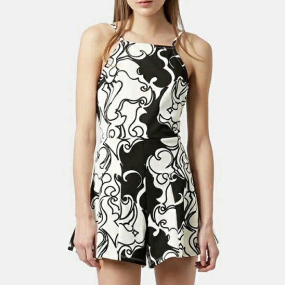 ⚡️SALE! Black and white printed jumpsuit